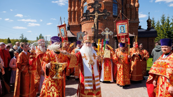 Праздник жен-мироносиц в женском монастыре Архангела Михаила с. Комаровка